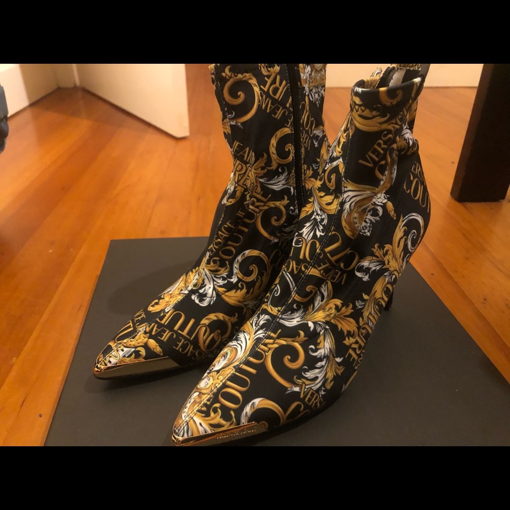 Versace Boots w. Baroque Gold Print.